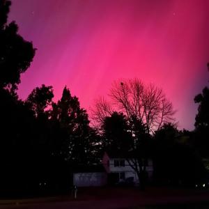 Meanwhile, down in Yarmouth, folks were experiencing the same intensity in color. The skies, as seen from Bog Bridge, in Camden. (Photo by Mikki Colquhoun)