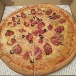 Thai sausage pizza. Photo by Kay Stephens