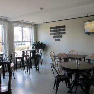 Tasting room. Photo by Kay Stephens