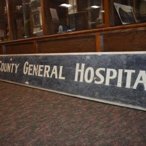 The old sign. (Photo by Sarah Thompson)