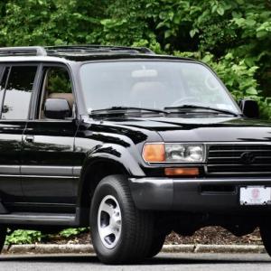 The Land Cruiser FZJ80—this is a 1997 model—competed with the Range Rover as a powerful, luxurious and highly capable on- and off-roader. 