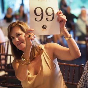 Bidding in the live auction 