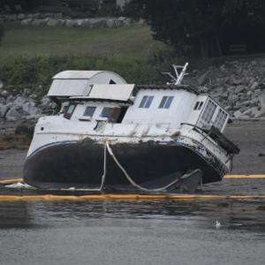 The vessel "Endeavor" ran aground at Snow's Cove on the beach in front of Mid-Coast School of Technology. (Photo by Sarah Thompson)