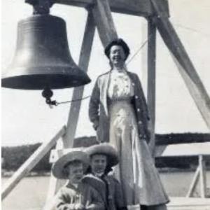 Lady with children on Fog Bell, Curtis Island c.1900 (Image courtesy Pat Skaling)