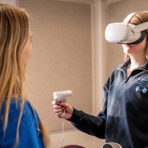 College student tests virtual reality head set