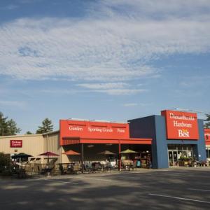 front view of Damariscotta Hardware store