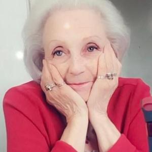 Carolyn Eva Staples