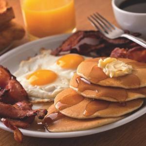 pancakes bacon breakfast