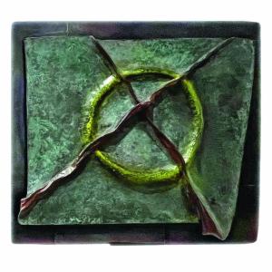 metal piece of an X over an O