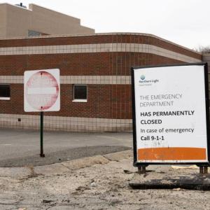 sign noting the hospital is permanently closed